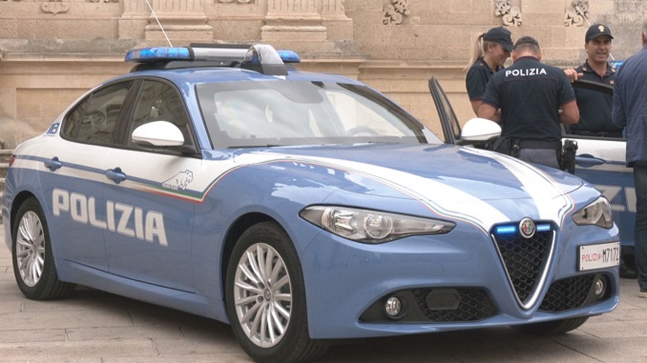 auto della polizia