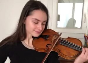 È stato un randagio per tutta la vita, poi ha trovato l’amore e ha scoperto anche la passione per la musica