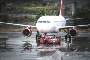 Gatto nel motore di un aereo: volo bloccato a Fiumicino